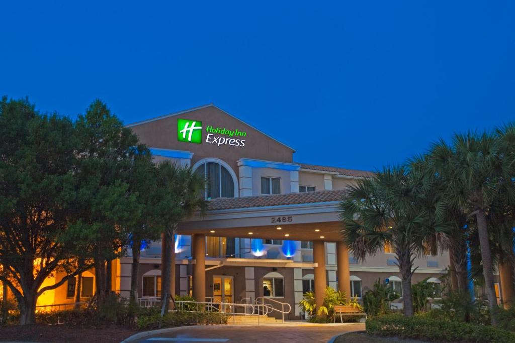 Holiday Inn Express & Suites West Palm Beach Metrocentre, an IHG Hotel image