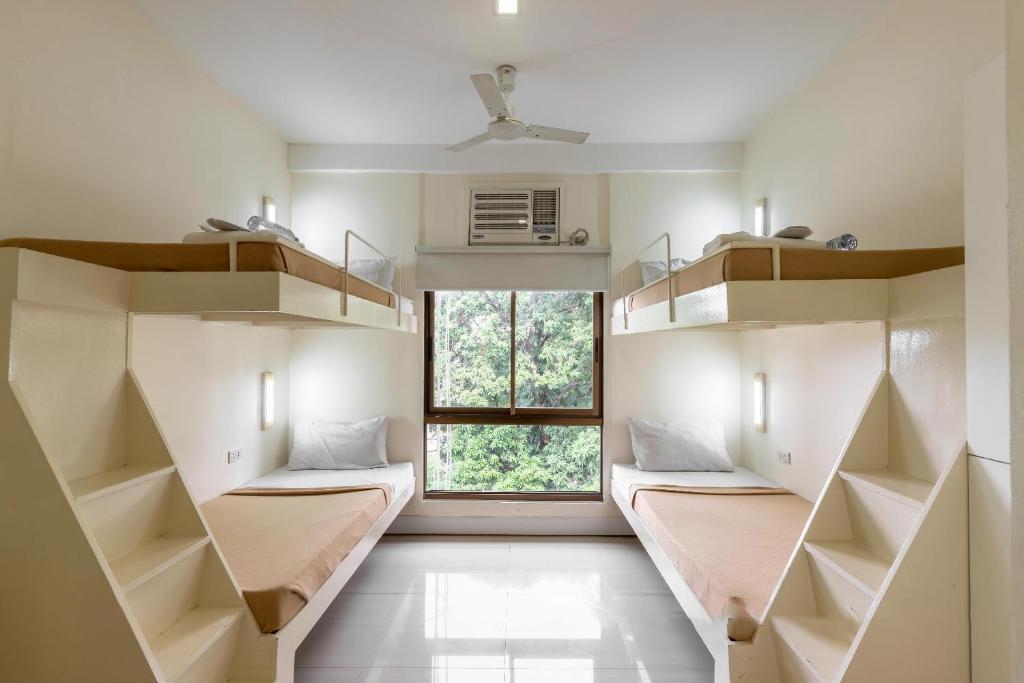 Номер (Friendship Room for 4), ZEN Premium Selah Garden Pasay