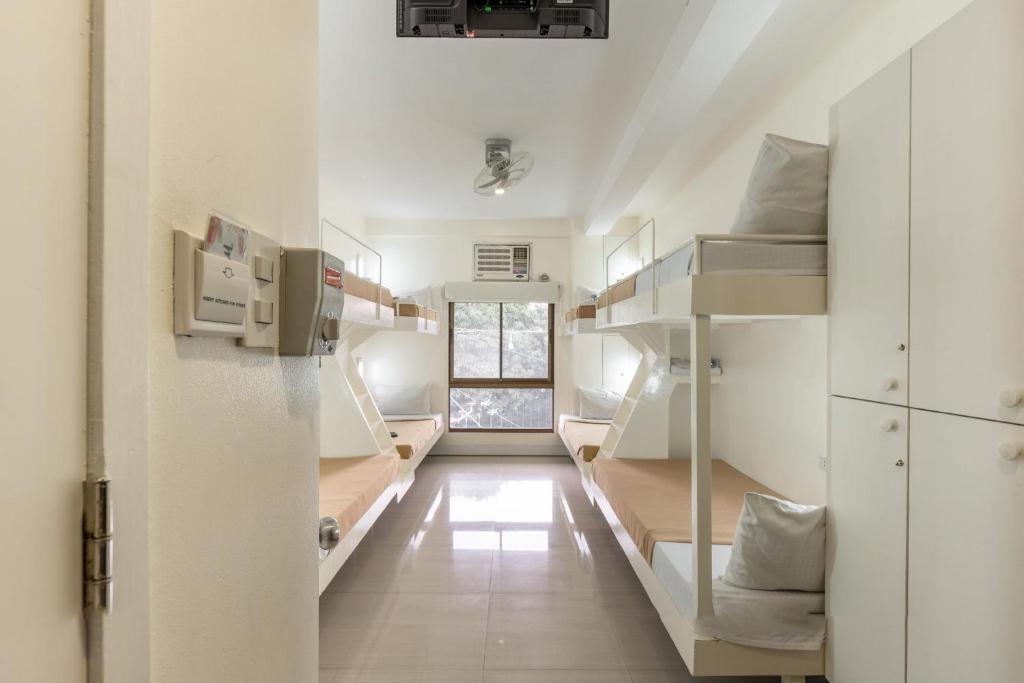 Номер (Friendship Room for 8), ZEN Premium Selah Garden Pasay