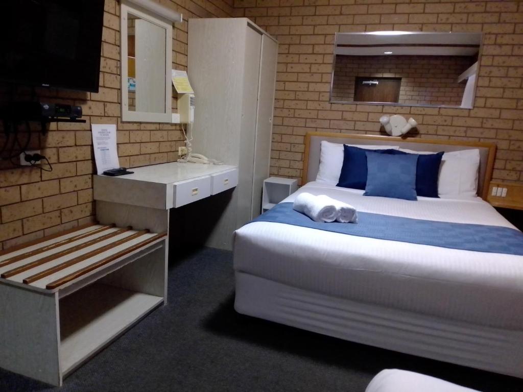 Country Home Motor Inn photo 3