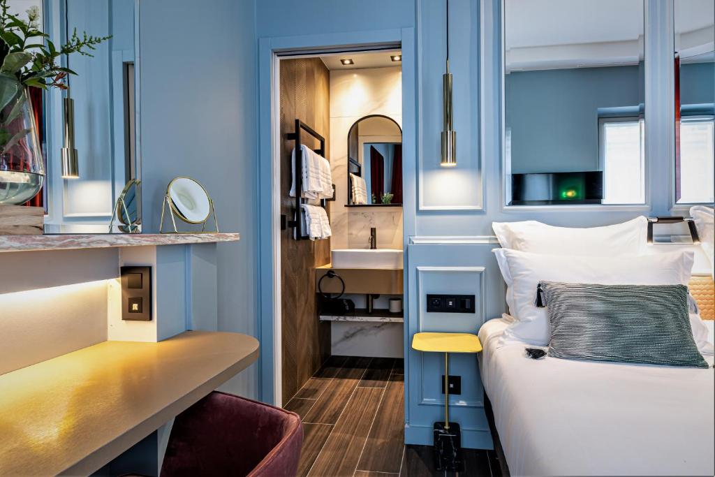 Двухместный (Улучшенный двухместный номер с 1 кроватью), Golden Hotel Paris
