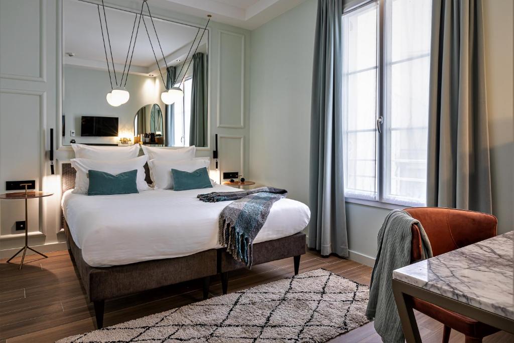 Двухместный (Классический двухместный номер с 1 кроватью), Golden Hotel Paris