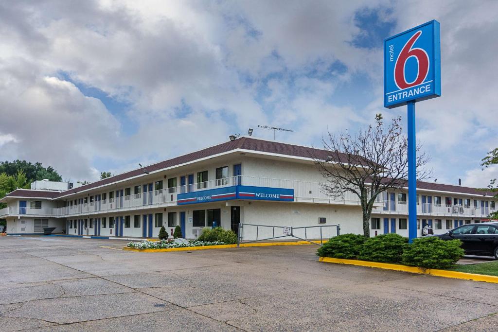 Motel 6 Fredericksburg, VA - North image