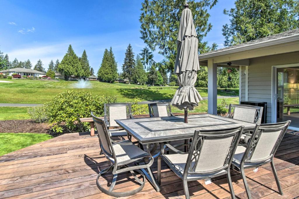 Spacious Family Home on Golf Course Hike and Bike!