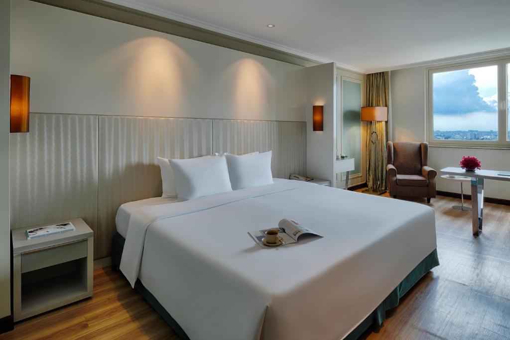 Windsor Plaza Hotel