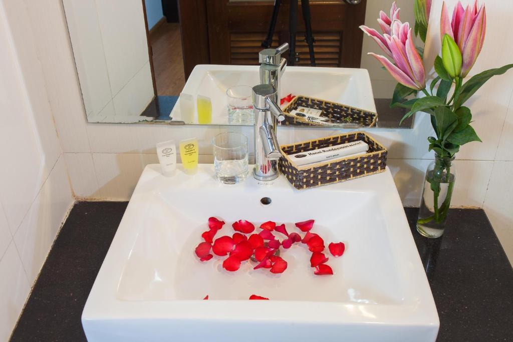 Двухместный (Улучшенный двухместный номер с 2 отдельными кроватями), Rendezvous Boutique Hotel