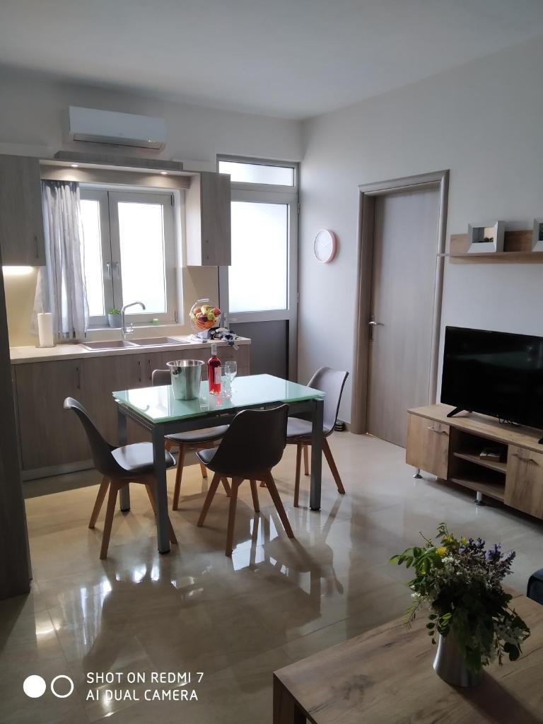 Comfortable newbuilt 2 Bedroom Apartment, 15 meters from the sea photo 3