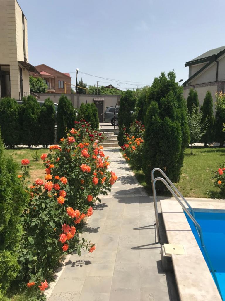 White Luxury Villa With Swimming Pool In City Center photo 1