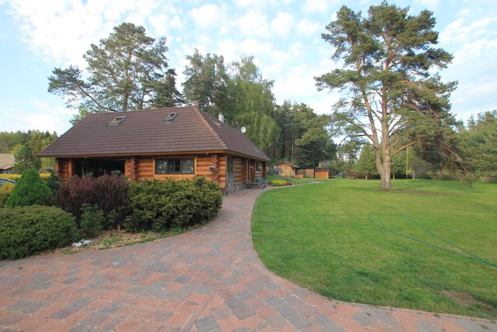 The gorgeous log house, that brings out the smile! photo 2