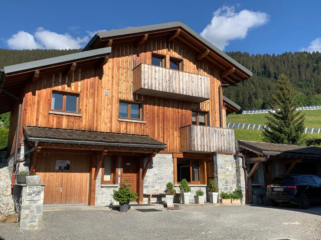 Chalet 4M Les Carroz et son Spa photo 4