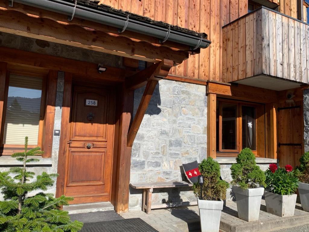 Chalet 4M Les Carroz et son Spa photo 3