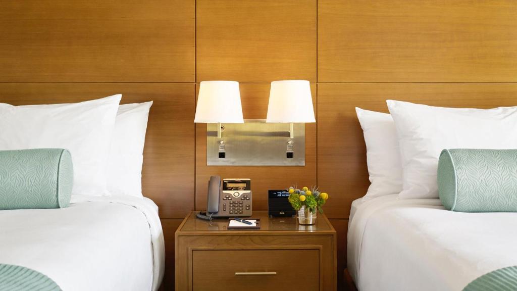 Четырехместный (Номер с 2 кроватями размера «queen-size»), Luskin Hotel