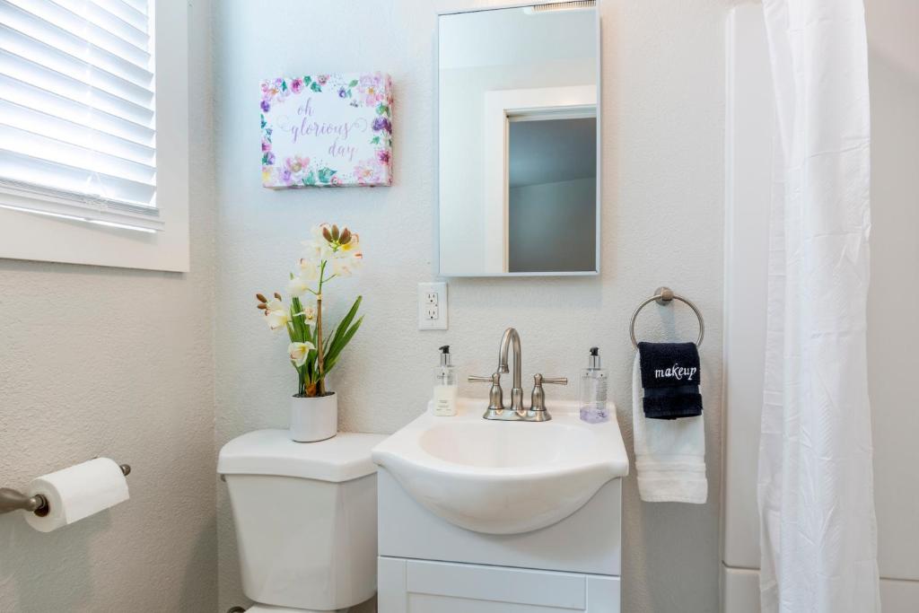 @ Marbella Lane Mini Guest House in Downtown San Jose photo 3