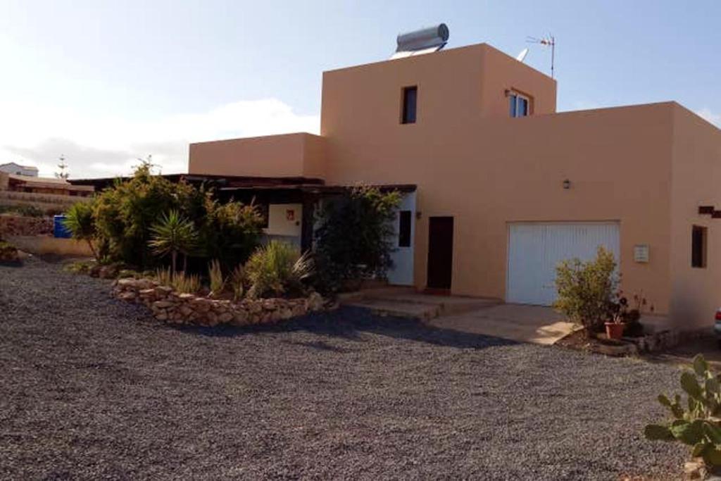 One bedroom house with garden at Triquivijate photo 1
