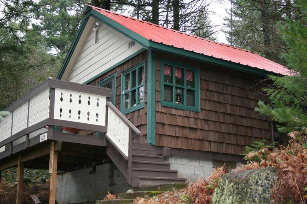 Mountainside Chalet - Tiny Home photo 2