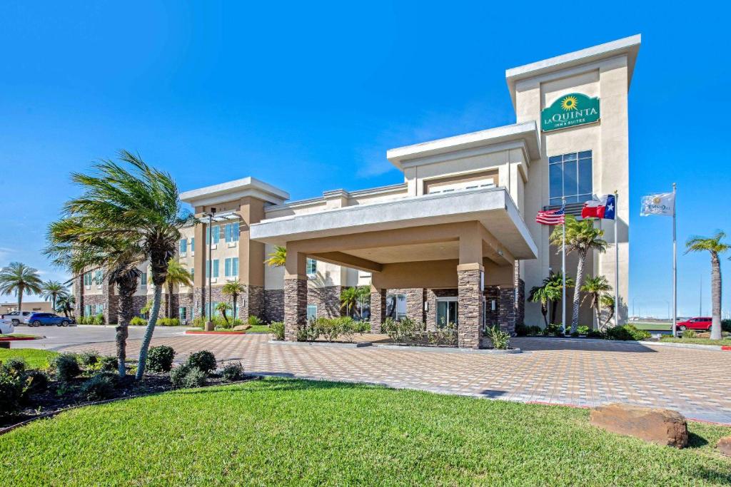 La Quinta Inn & Suites by Wyndham Corpus Christi - Portland image