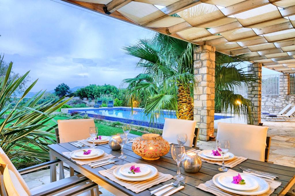 Cretan Mansion with Heated Swimming Pool photo 4