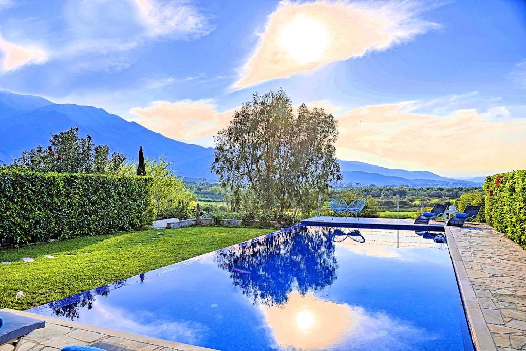 Cretan Mansion with Heated Swimming Pool photo 2