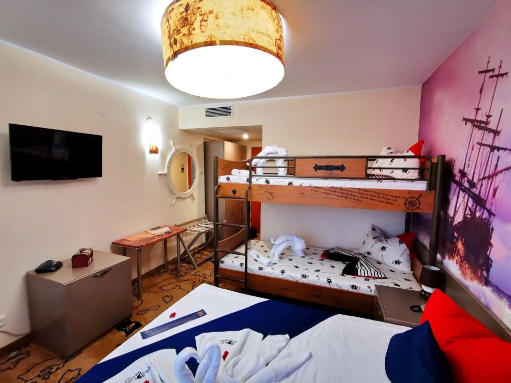 Семейный (Улучшенный семейный номер), Bicaz - Pirates Resort