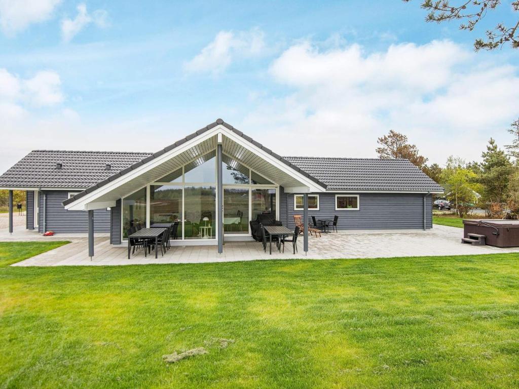 10 person holiday home in R m photo 2