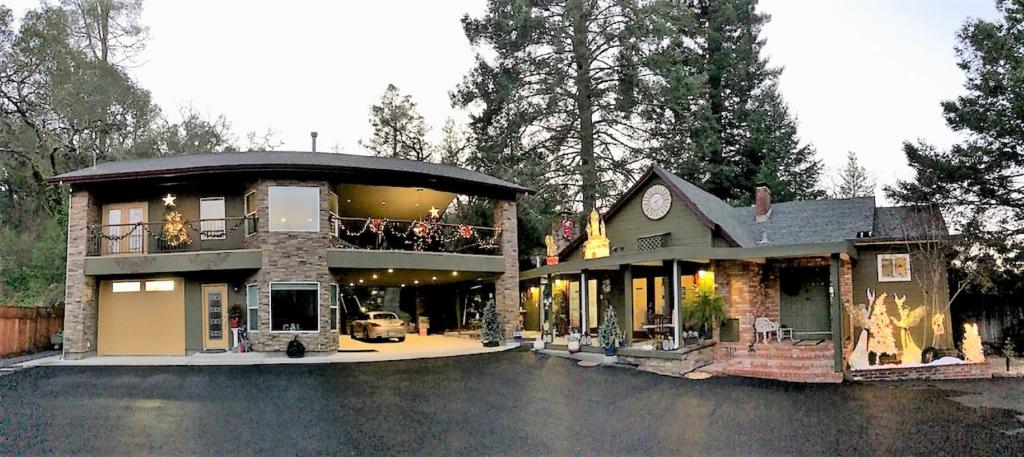 Potter's Foothill House image
