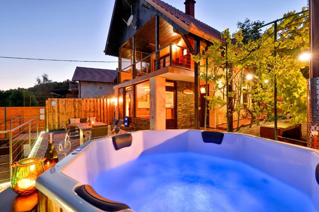 Kuća za odmor, bazen, sauna ,jacuzzi ,Juras Country House photo 1