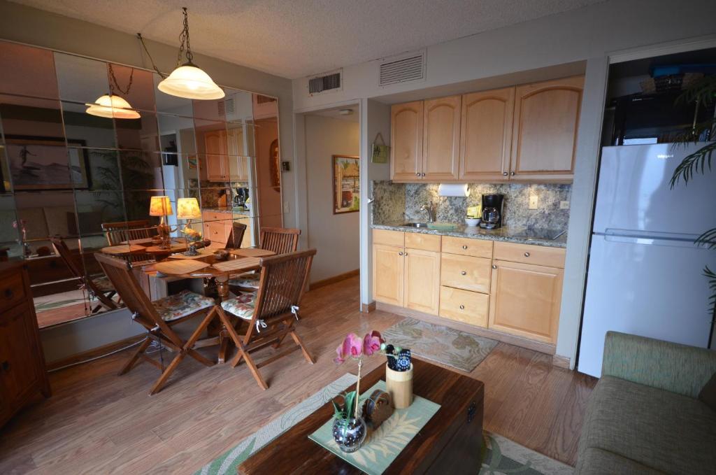 Waikiki Park Heights 1208 Sun & Beach Fun only 3 minutes away image