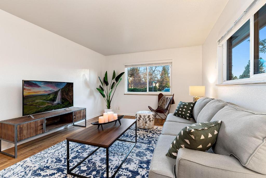 Stylish Getaway w/ Designer Touches- Free Bikes image