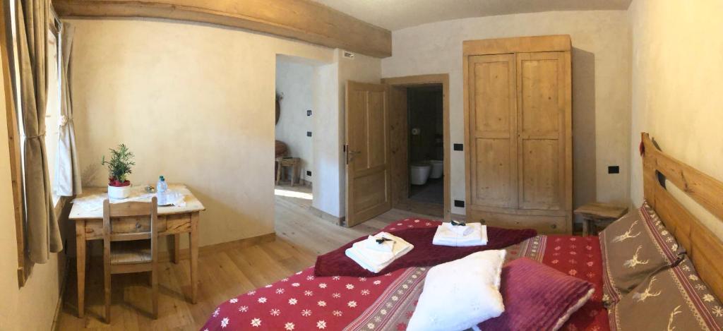 A la Ciasa de l'Artista Room Type - Family Room with Balcony