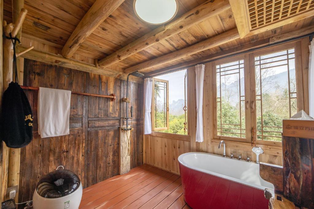 Forest Glass inn photo 1