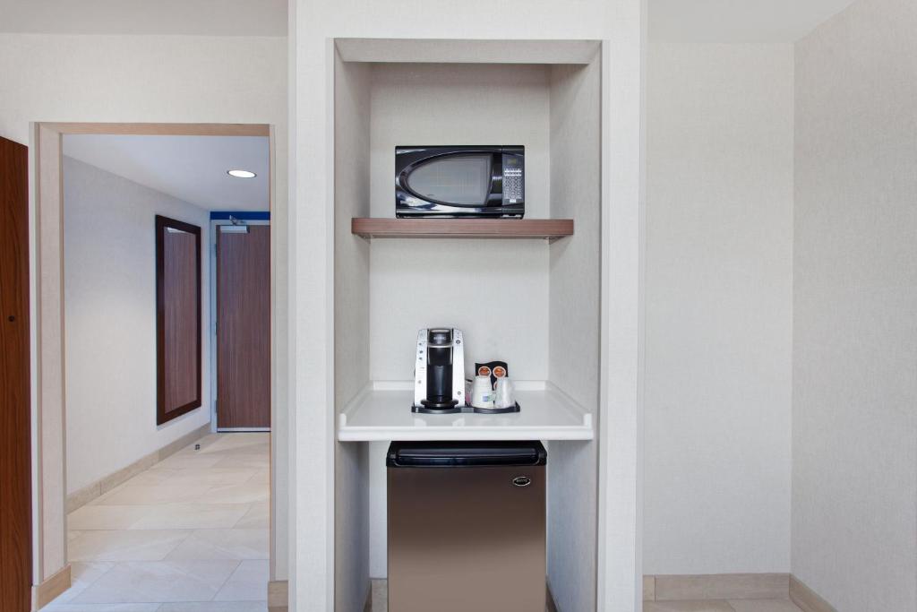 Двухместный (Номер с кроватью размера «queen-size»), Holiday Inn Express West Los Angeles, an IHG Hotel
