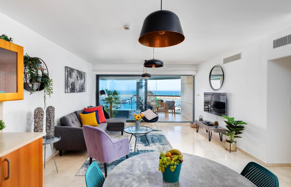 Beach front lux apartment (pool/gym/parking) photo 1