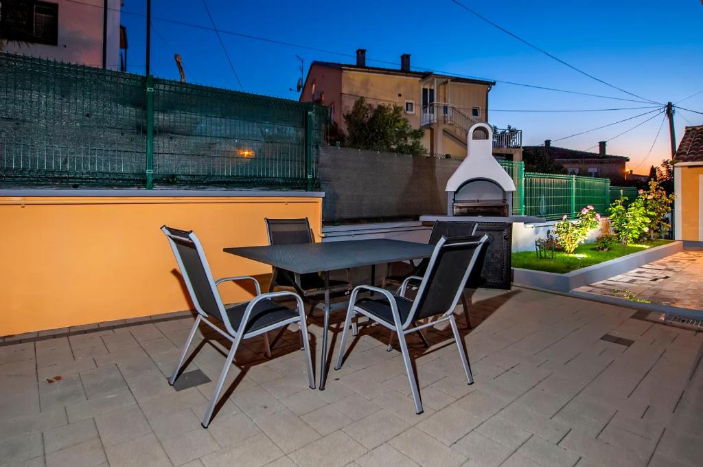 Apartments Euphemia photo 3