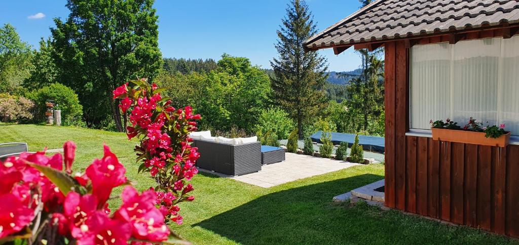 Moderne Ferienwohnung mit eigenem Garten und traumhaften Blick photo 1