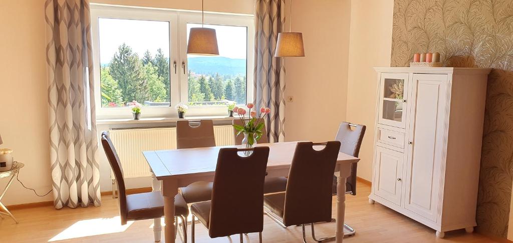 Moderne Ferienwohnung mit eigenem Garten und traumhaften Blick photo 4