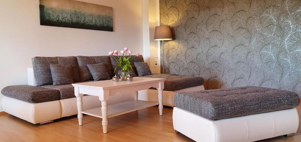 Moderne Ferienwohnung mit eigenem Garten und traumhaften Blick photo 2