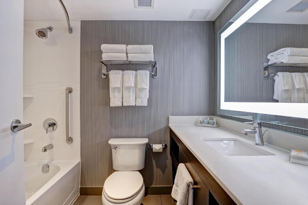 Holiday Inn - Mississauga Toronto West, an IHG Hotel photo 1
