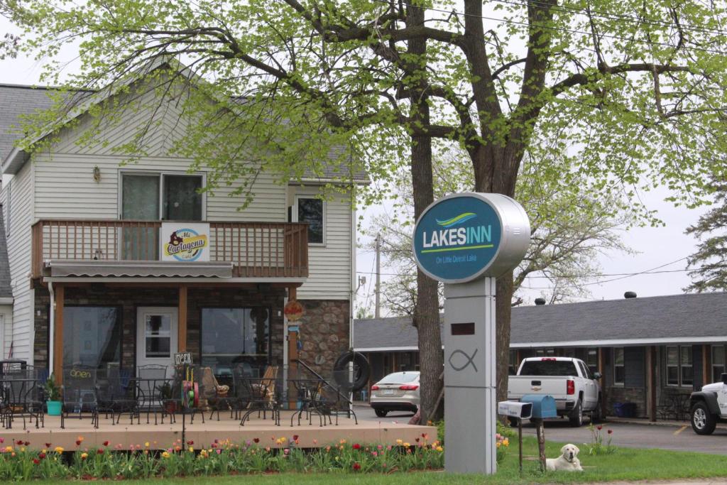 Lakes Inn photo 1