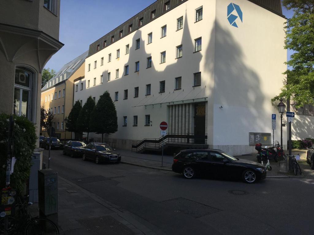 Одноместный (Single Room with Shower - Kardinal Wendel House), Gästehaus der Katholischen Akademie in Bayern