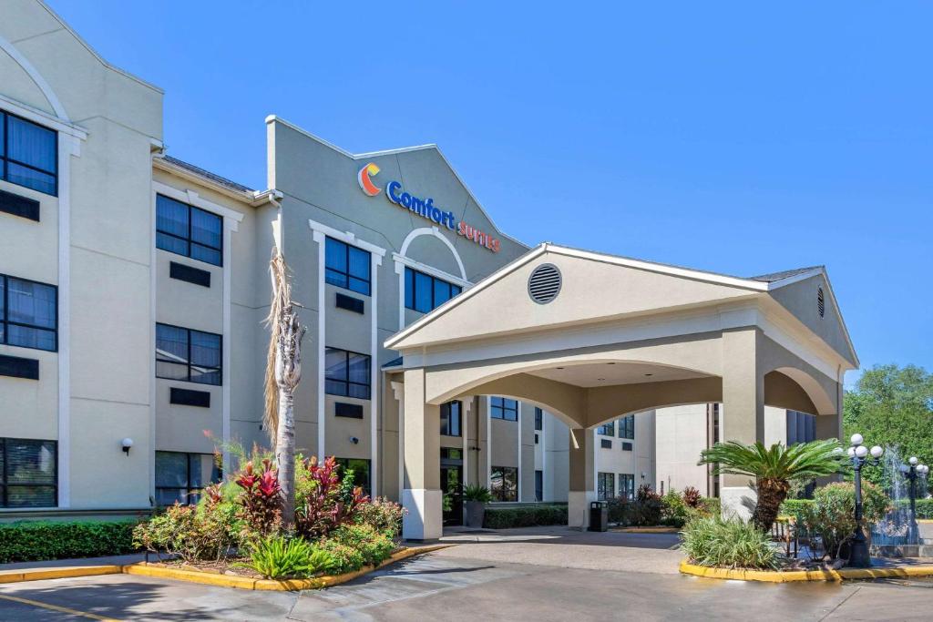 Comfort Suites - Near The Galleria image