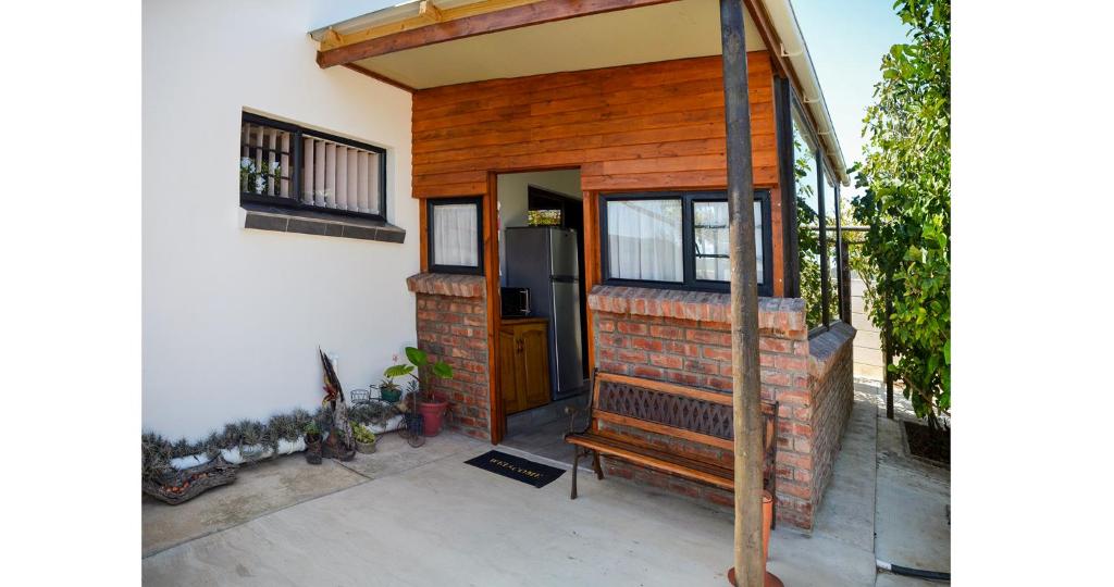 Palm Cottage - Colchester - 5km from Elephant Park photo 1