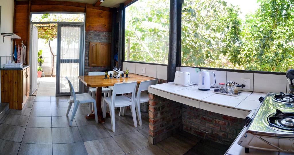 Palm Cottage - Colchester - 5km from Elephant Park photo 3
