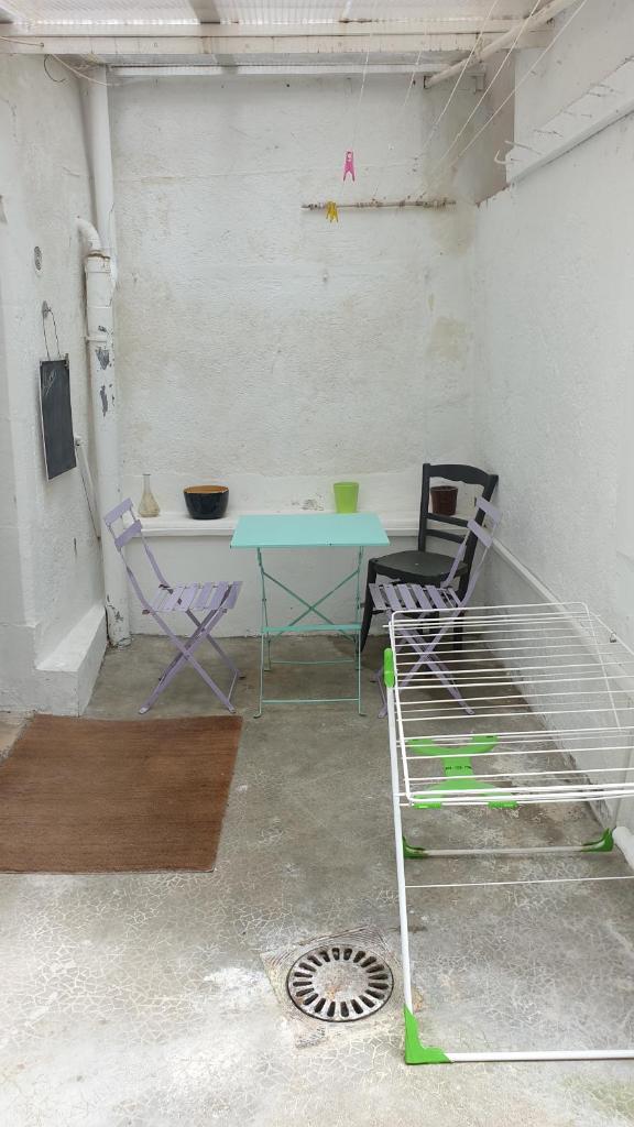 Chambres Poitiers Centre Ville - Salle de Bain, Refrigerateur, TV et machine a cafe privatifs - Cuis - 입구