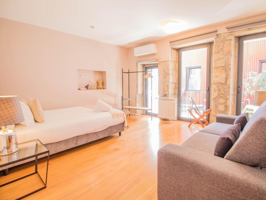 Четырехместный (Четырехместный номер с балконом), Yours GuestHouse Porto