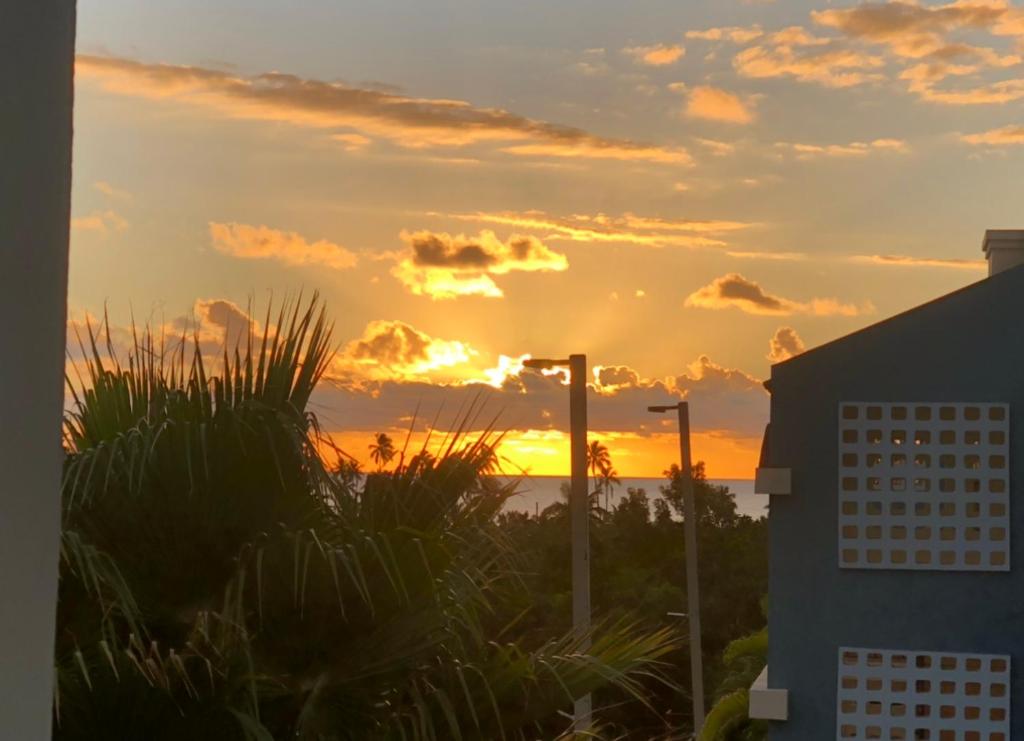 Stunning Sunset View, Walking distance to private beach photo 3
