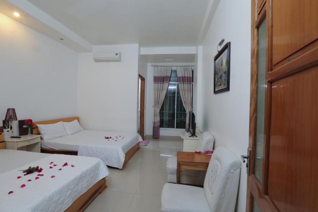 Трехместный (Трехместный номер с балконом), Chim Go Kien Villa Hotel