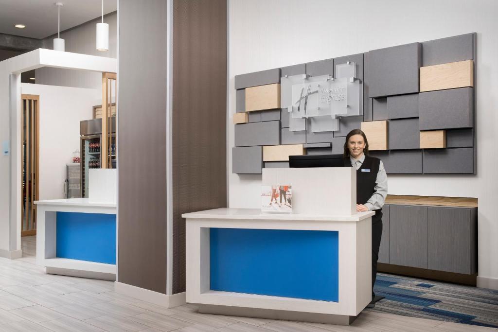 Holiday Inn Express Knoxville-Strawberry Plains, an IHG Hotel photo 1