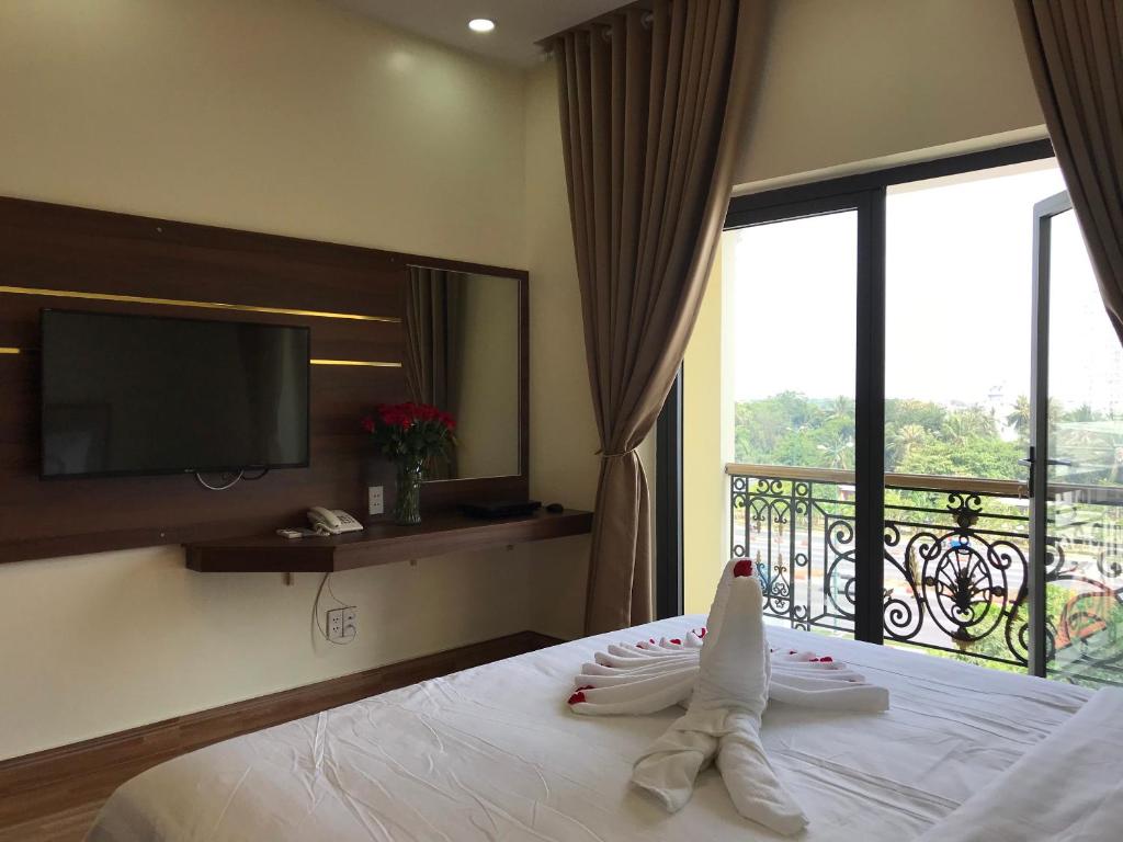 WINSTON HOTEL RIVERSIDE