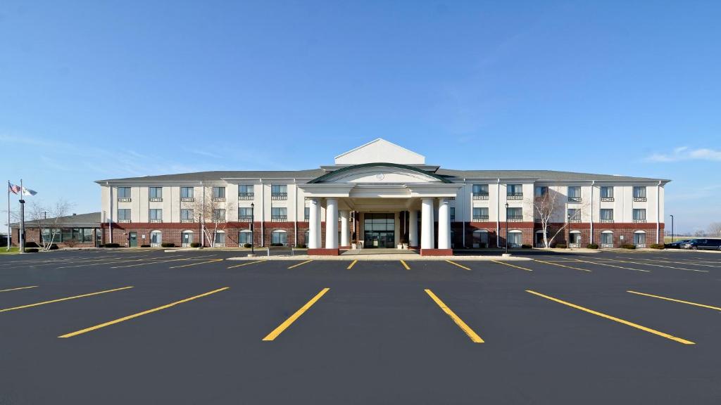 Holiday Inn Express Hotel & Suites Fort Atkinson, an IHG Hotel image
