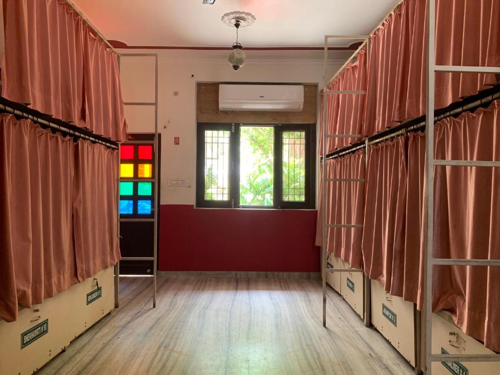 Номер (Общий десятиместный номер для мужчин и женщин), Vinayak Guest House